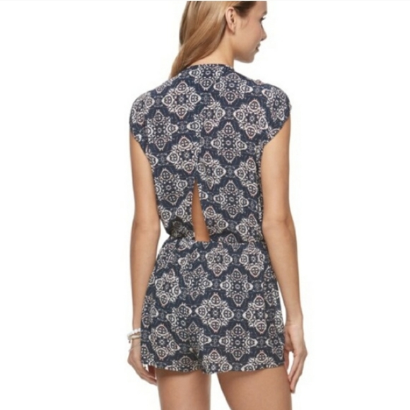 Mason & Belle Geo Print Keyhole Back Romper - Picture 6 of 10